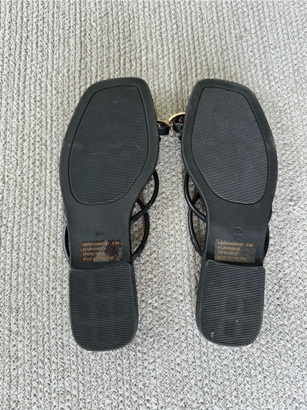 Steve Madden Anine Black Gold Toe Ring Slides Sandals Size 8.5 - Picture 6 of 8